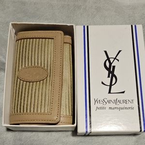 ⚡️⚡️SOLD ⚡️⚡️Vintage Key Holder Authentic